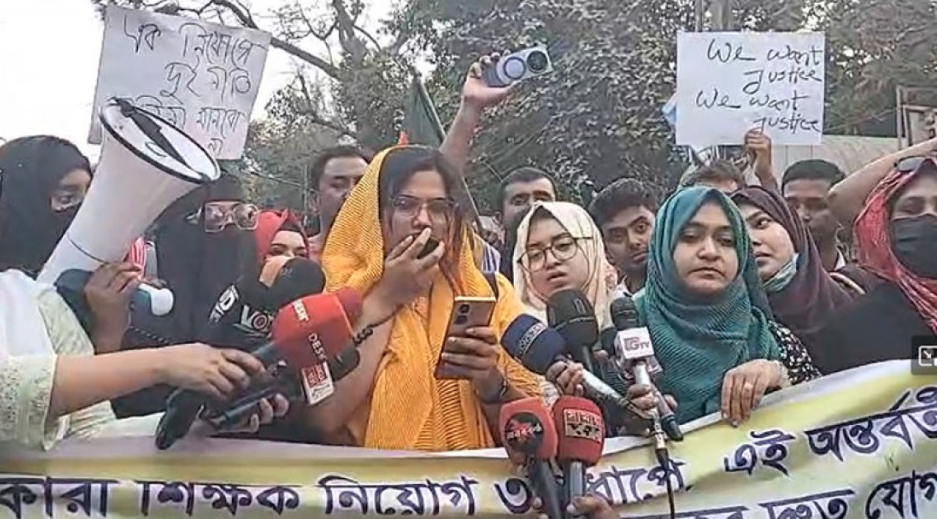  মহাসমাবেশের ঘোষণা প্রাথমিকের নিয়োগ প্রত্যাশীদের